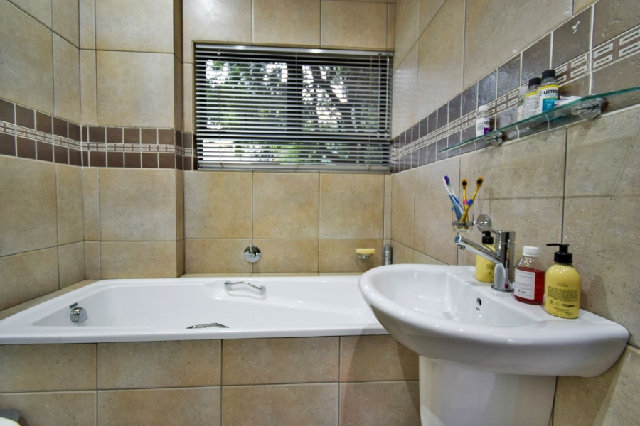 7 Bedroom Property for Sale in Midstream Estate Gauteng