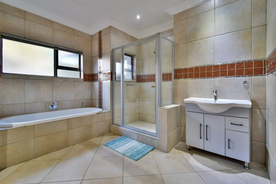 7 Bedroom Property for Sale in Midstream Estate Gauteng