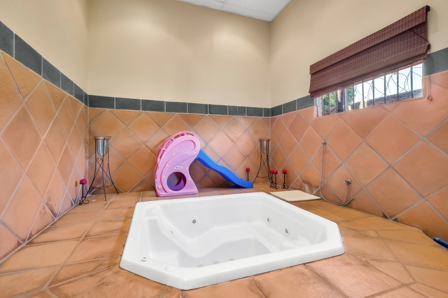 5 Bedroom Property for Sale in Greenside Gauteng
