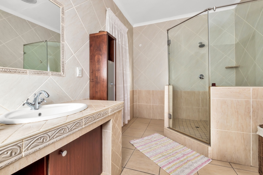 5 Bedroom Property for Sale in Greenside Gauteng