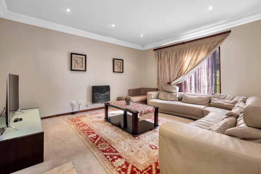 5 Bedroom Property for Sale in Greenside Gauteng