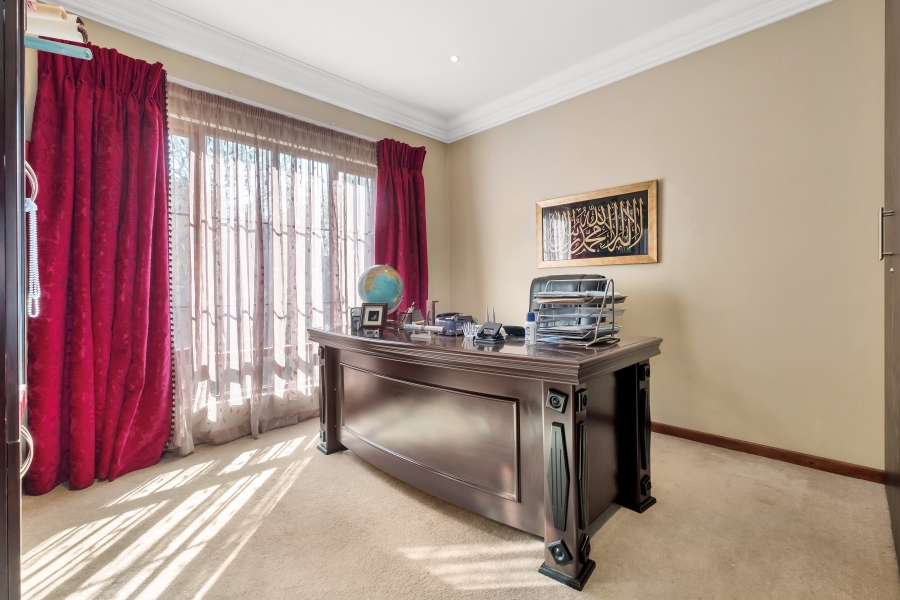 5 Bedroom Property for Sale in Greenside Gauteng
