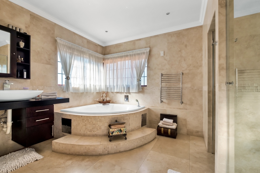 5 Bedroom Property for Sale in Greenside Gauteng