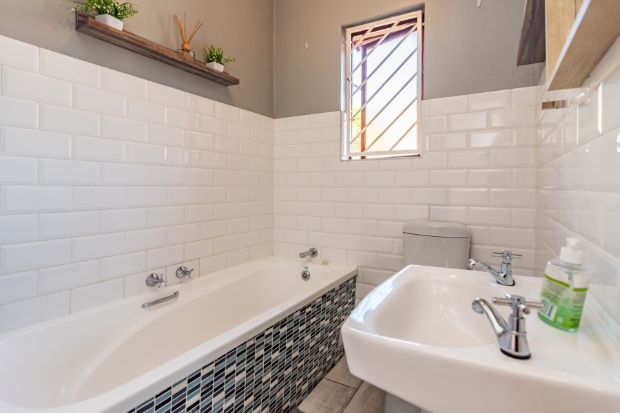 3 Bedroom Property for Sale in Radiokop Gauteng