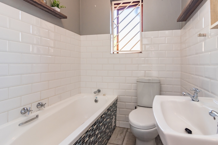 3 Bedroom Property for Sale in Radiokop Gauteng