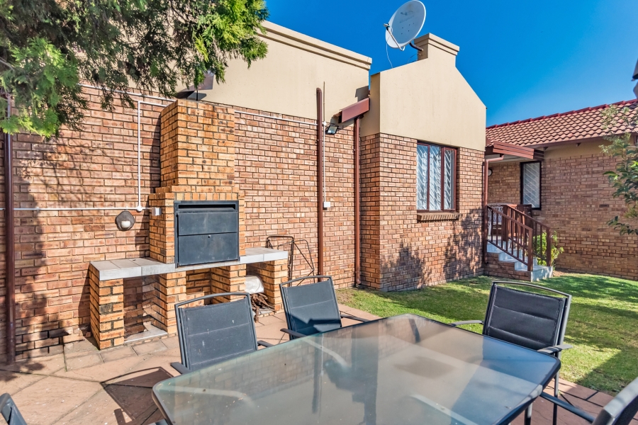 3 Bedroom Property for Sale in Radiokop Gauteng