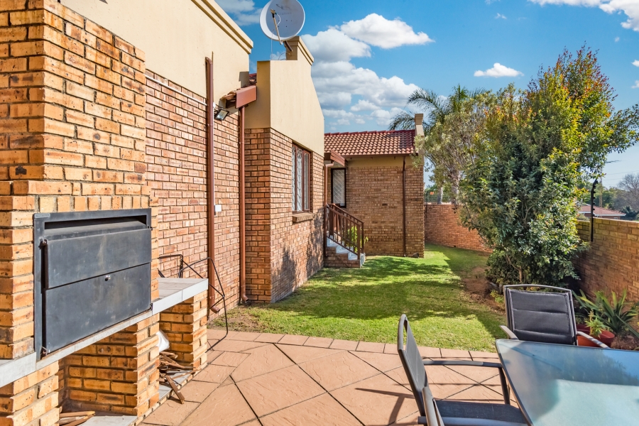 3 Bedroom Property for Sale in Radiokop Gauteng