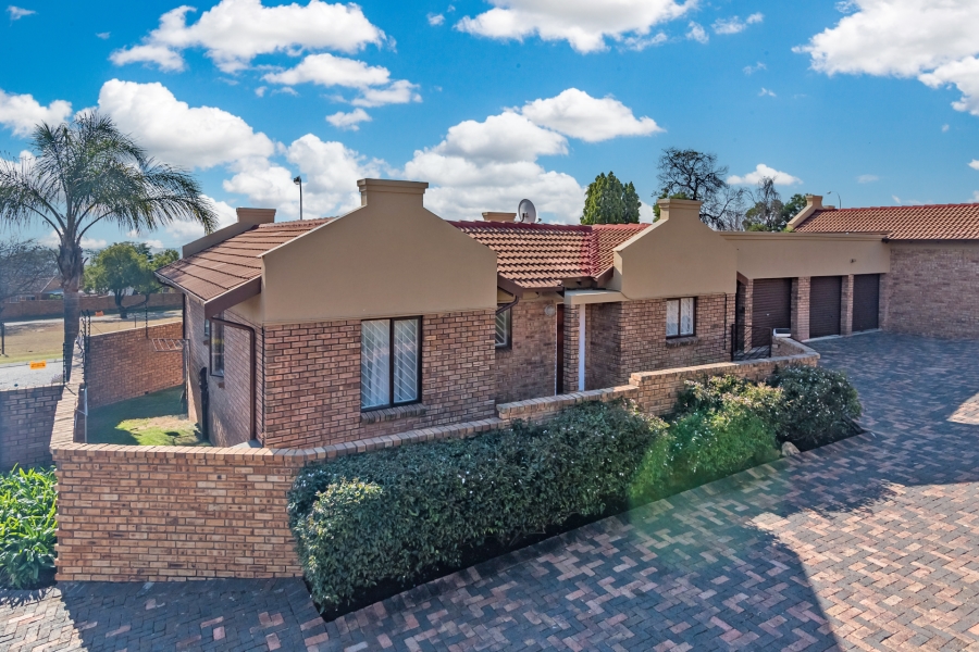 3 Bedroom Property for Sale in Radiokop Gauteng