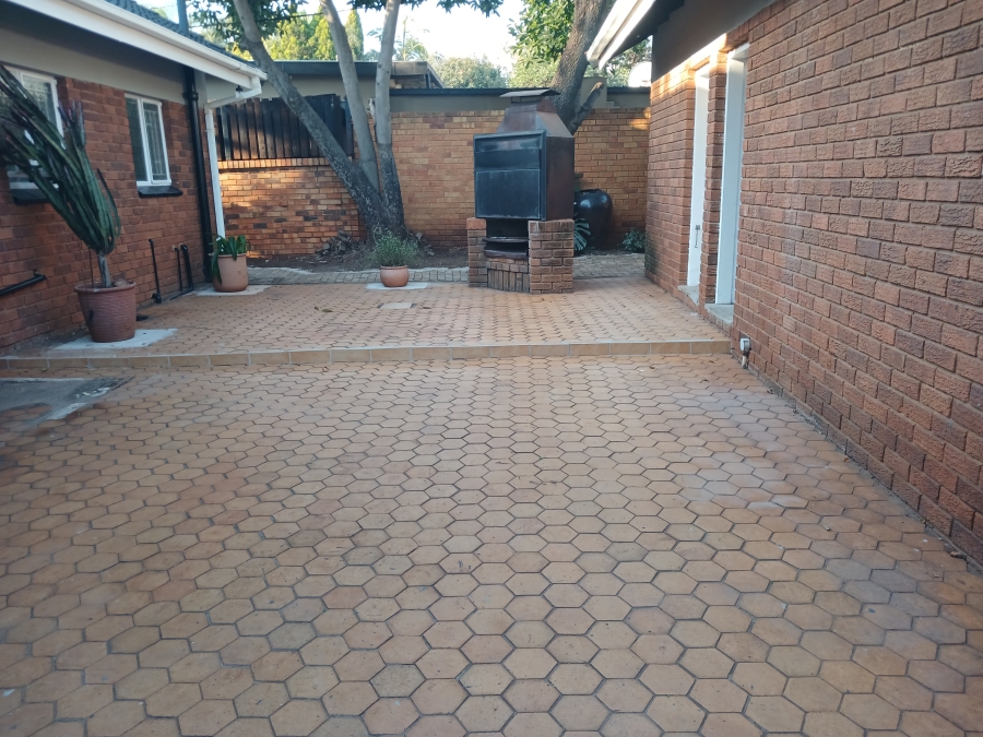4 Bedroom Property for Sale in Wierda Park Gauteng