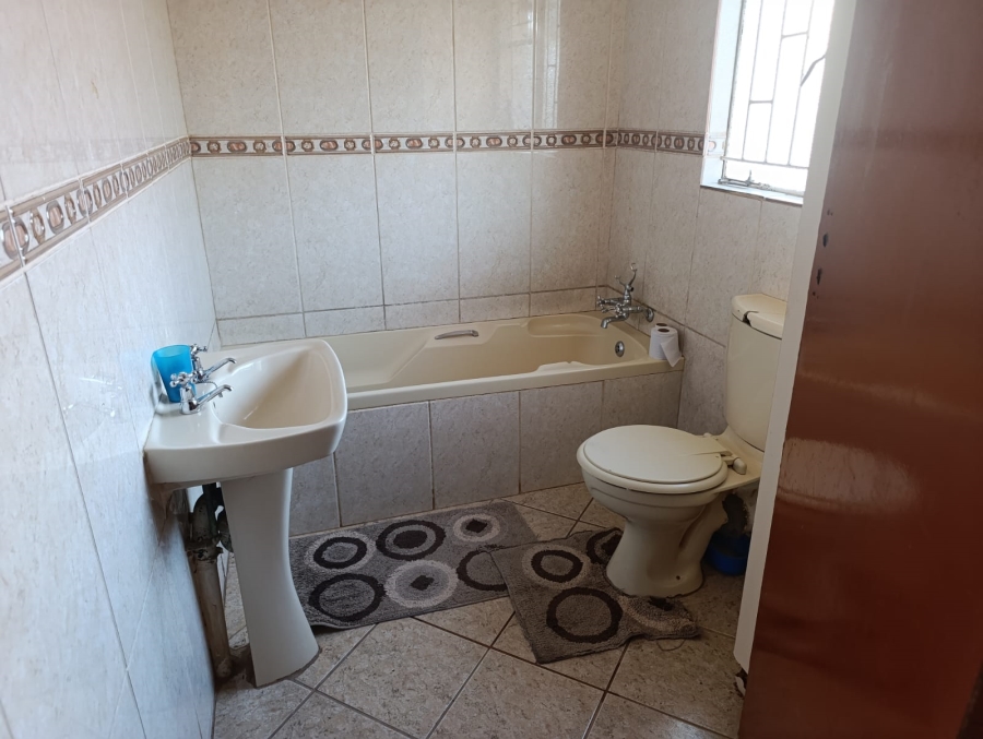 4 Bedroom Property for Sale in Soshanguve FF Gauteng
