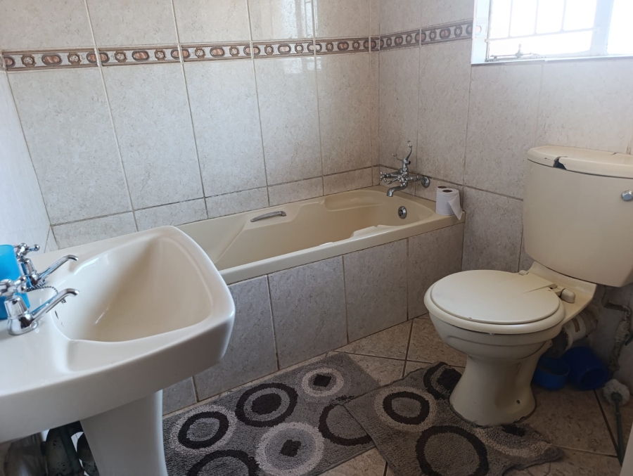 4 Bedroom Property for Sale in Soshanguve FF Gauteng