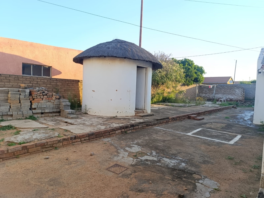 4 Bedroom Property for Sale in Soshanguve FF Gauteng