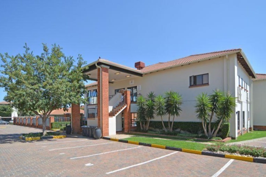 2 Bedroom Property for Sale in Greenstone Hill Gauteng