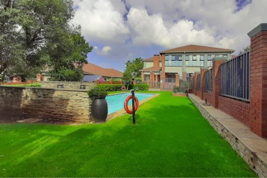 2 Bedroom Property for Sale in Greenstone Hill Gauteng