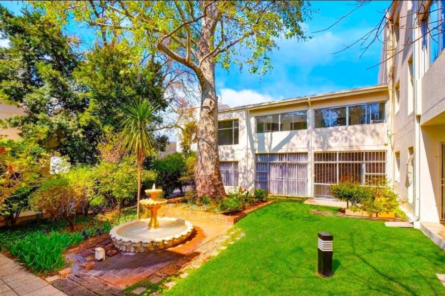 To Let 1 Bedroom Property for Rent in Illovo Gauteng