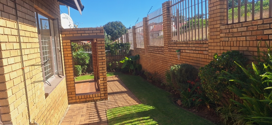 3 Bedroom Property for Sale in Kenmare Gauteng
