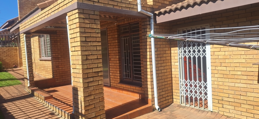 3 Bedroom Property for Sale in Kenmare Gauteng