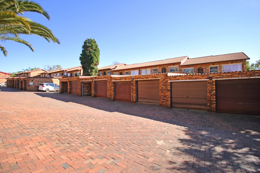 2 Bedroom Property for Sale in Buccleuch Gauteng