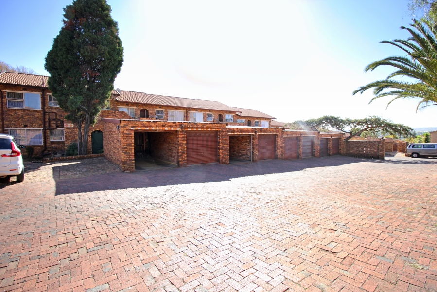 2 Bedroom Property for Sale in Buccleuch Gauteng