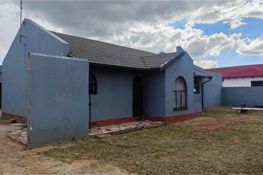 3 Bedroom Property for Sale in Lenasia South Gauteng