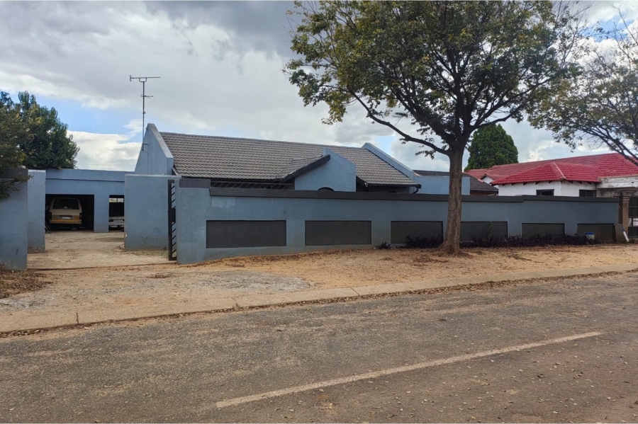 3 Bedroom Property for Sale in Lenasia South Gauteng