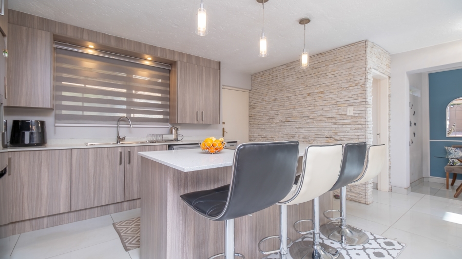 3 Bedroom Property for Sale in Douglasdale Gauteng
