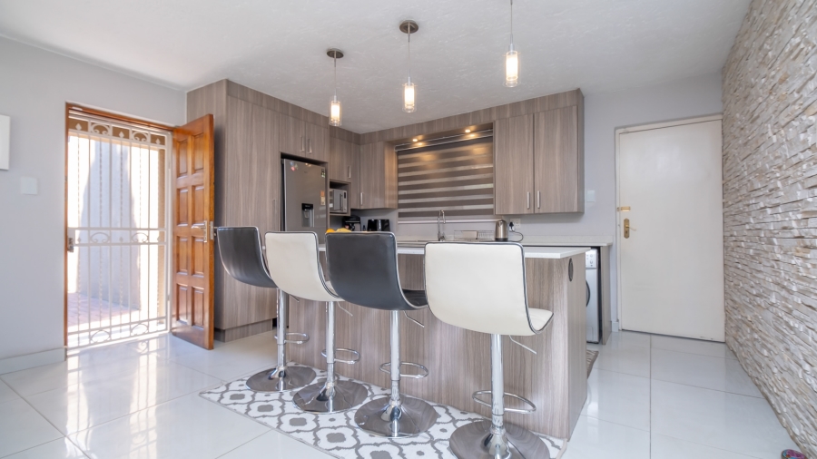 3 Bedroom Property for Sale in Douglasdale Gauteng
