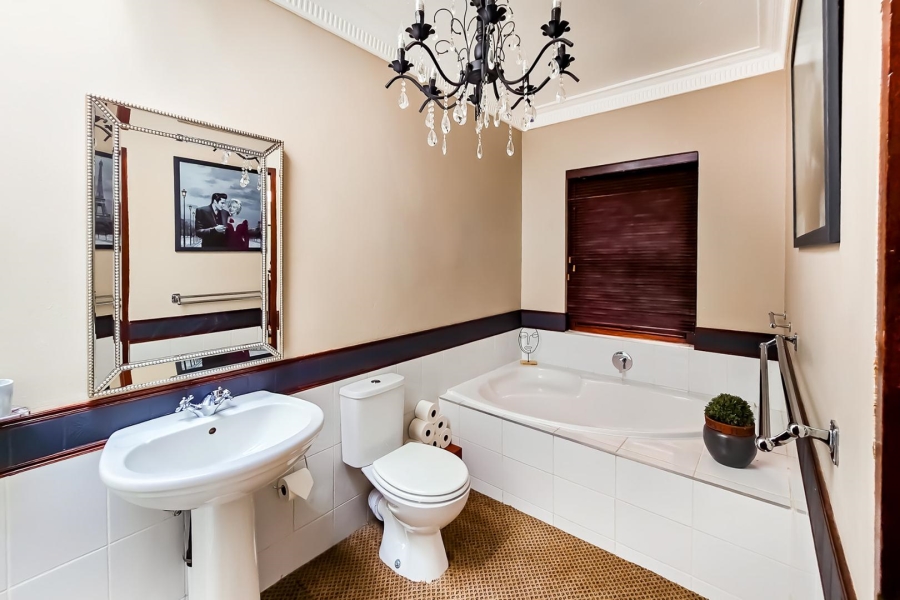 5 Bedroom Property for Sale in Kyalami Estates Gauteng