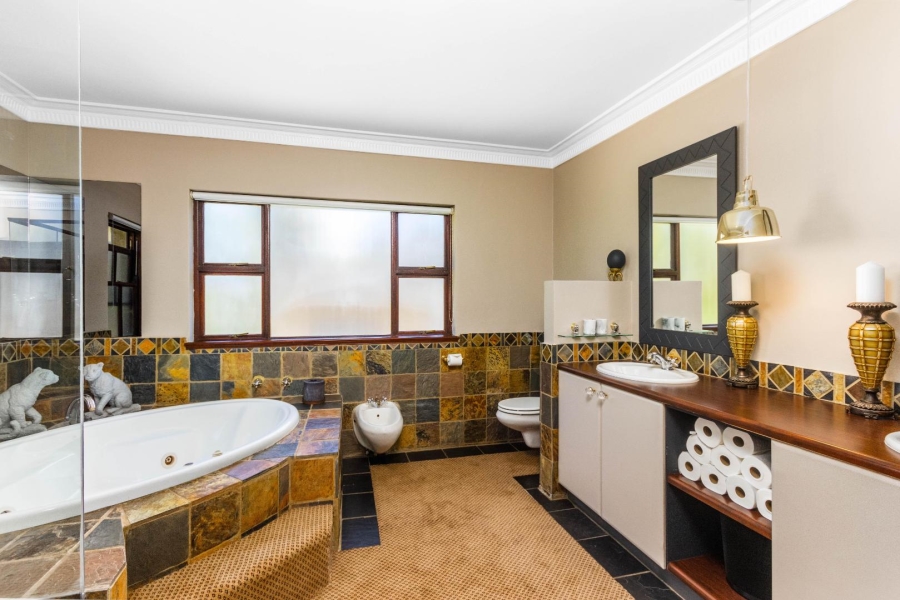 5 Bedroom Property for Sale in Kyalami Estates Gauteng