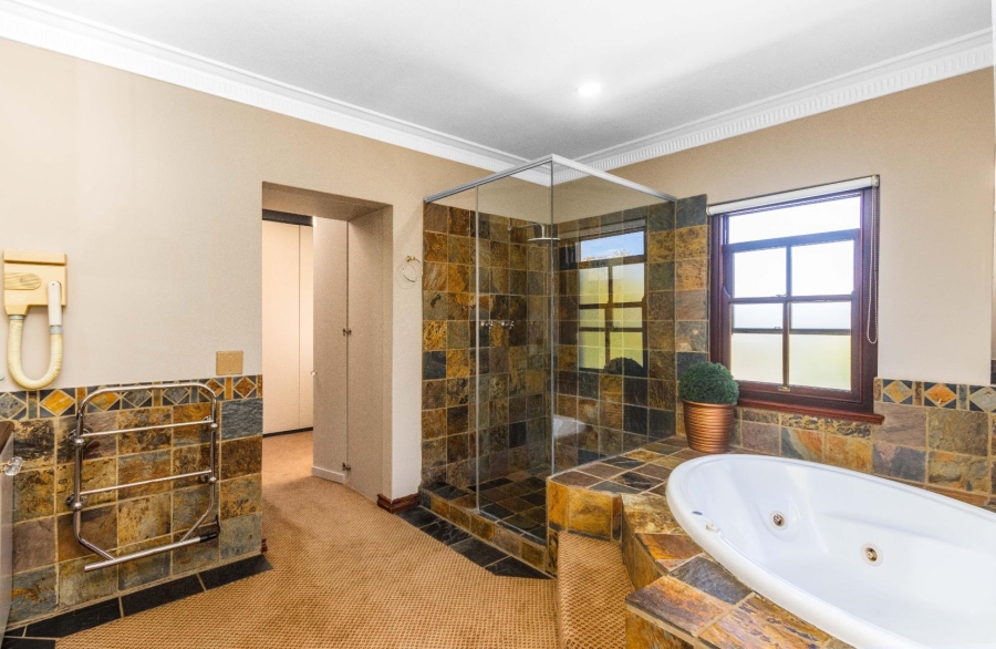 5 Bedroom Property for Sale in Kyalami Estates Gauteng
