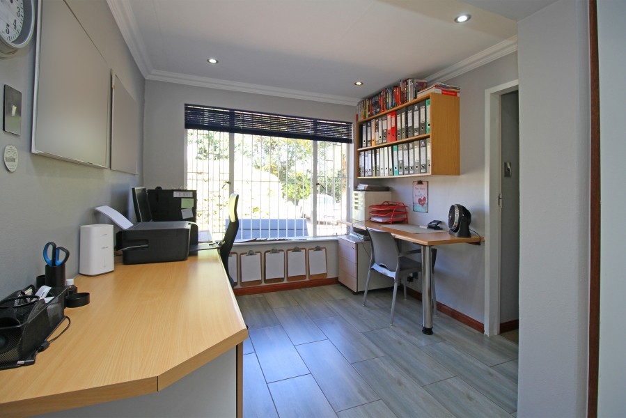 3 Bedroom Property for Sale in Allens Nek Gauteng