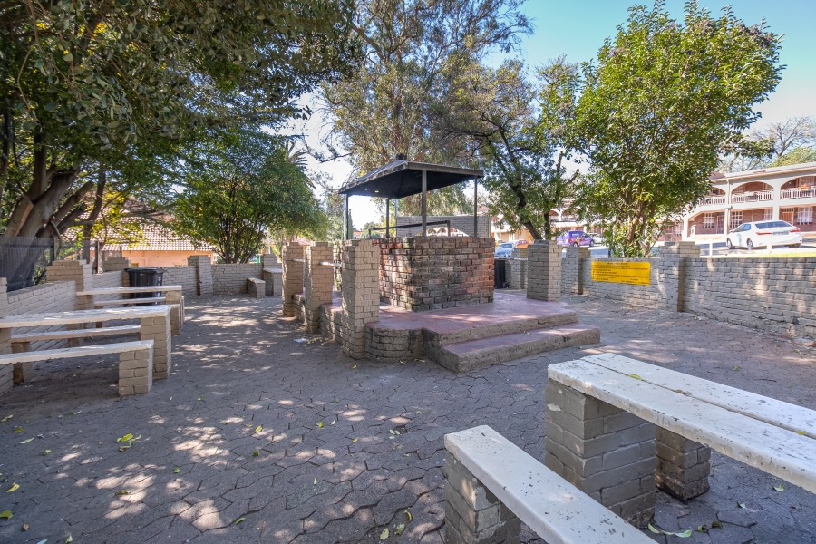 1 Bedroom Property for Sale in Northcliff Gauteng