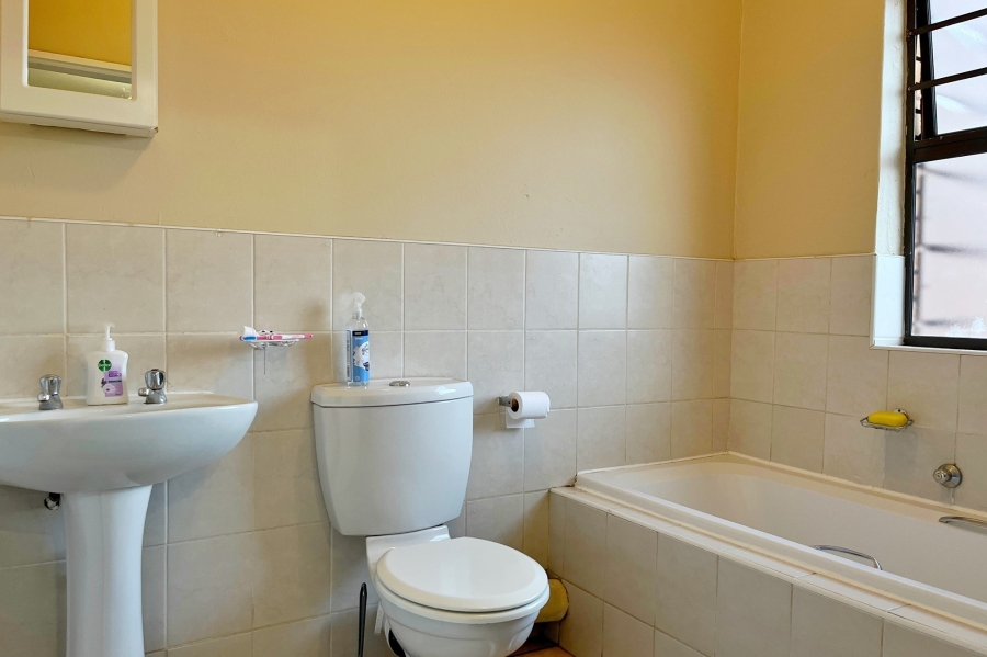 1 Bedroom Property for Sale in Honeypark Gauteng