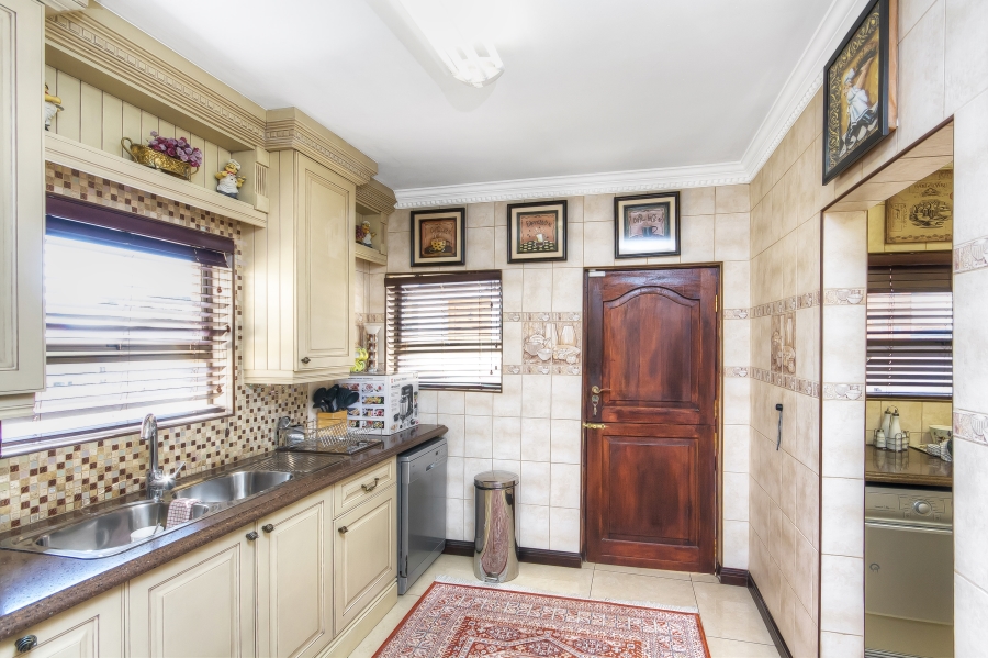 5 Bedroom Property for Sale in Kyalami Glen Estate Gauteng