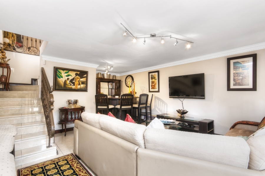 5 Bedroom Property for Sale in Kyalami Glen Estate Gauteng
