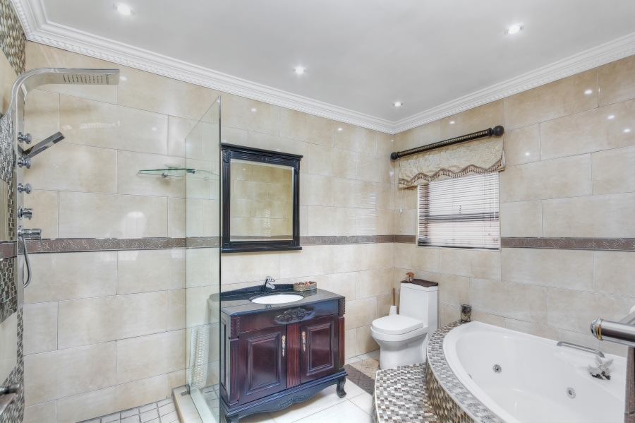 5 Bedroom Property for Sale in Kyalami Glen Estate Gauteng