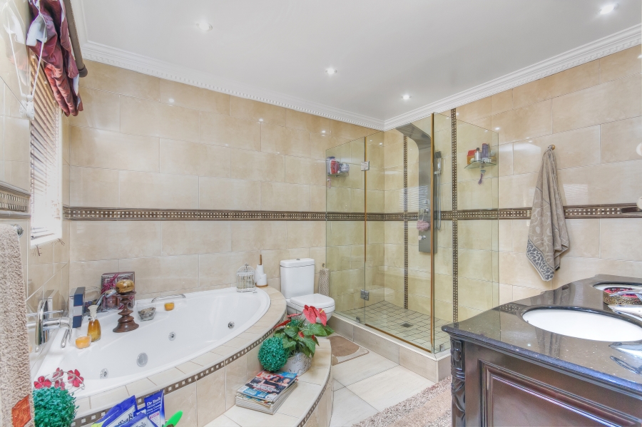 5 Bedroom Property for Sale in Kyalami Glen Estate Gauteng