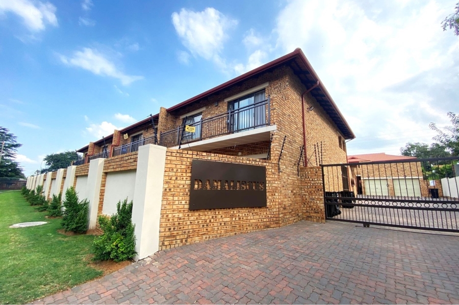 2 Bedroom Property for Sale in Glen Marais Gauteng