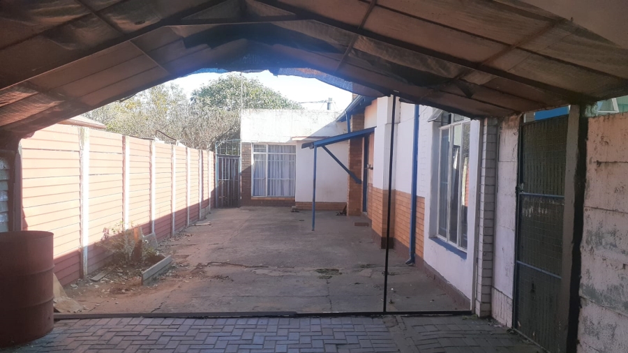 4 Bedroom Property for Sale in Vanderbijlpark CW 5 Gauteng