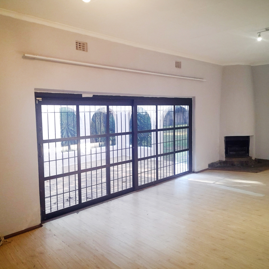 To Let 4 Bedroom Property for Rent in Bryanston Gauteng