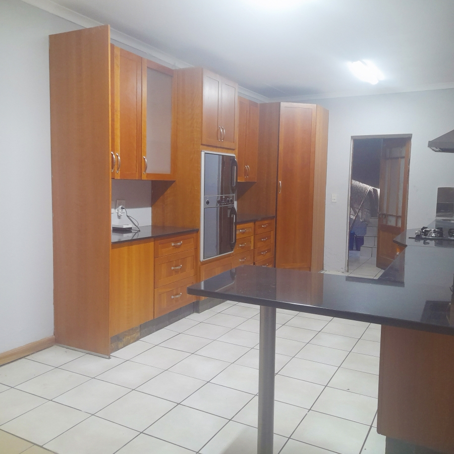 To Let 4 Bedroom Property for Rent in Bryanston Gauteng