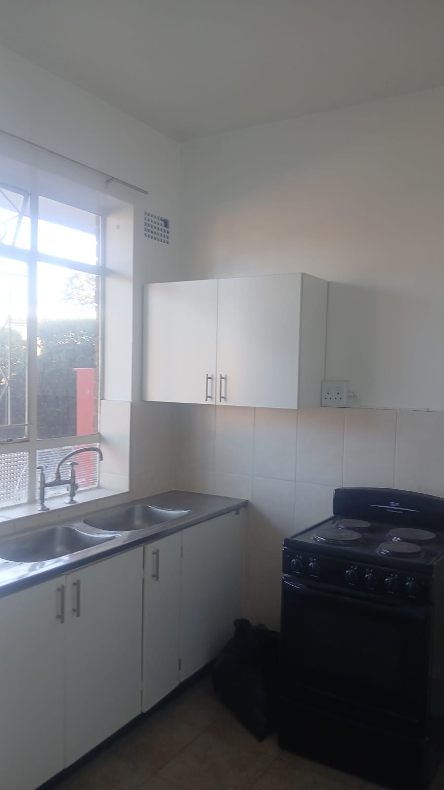 To Let 2 Bedroom Property for Rent in Monument Gauteng