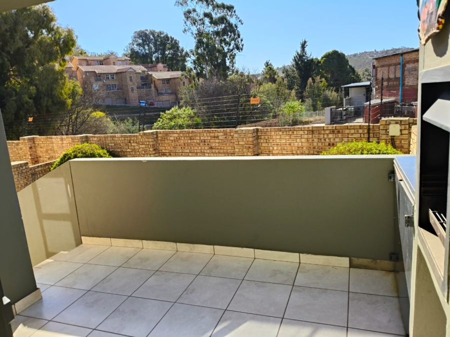 2 Bedroom Property for Sale in Helderkruin Gauteng