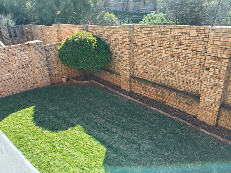 2 Bedroom Property for Sale in Helderkruin Gauteng