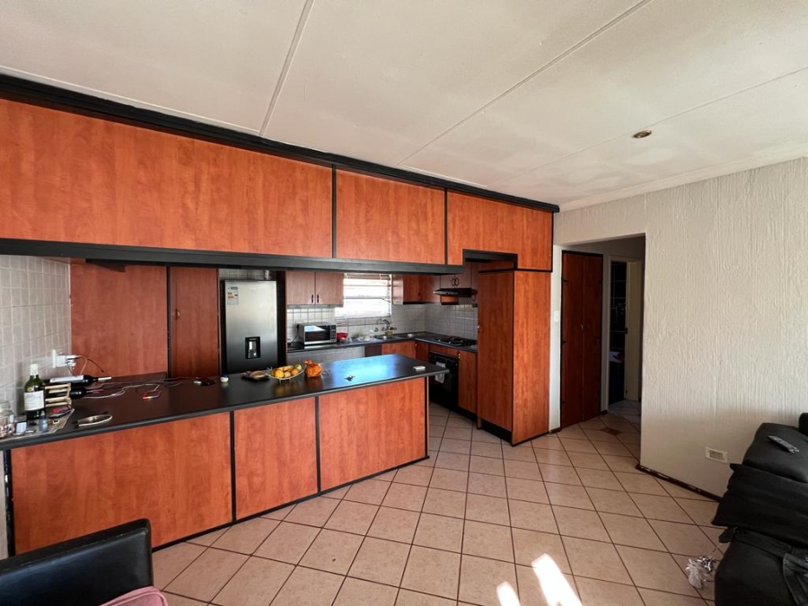3 Bedroom Property for Sale in Die Hoewes Gauteng