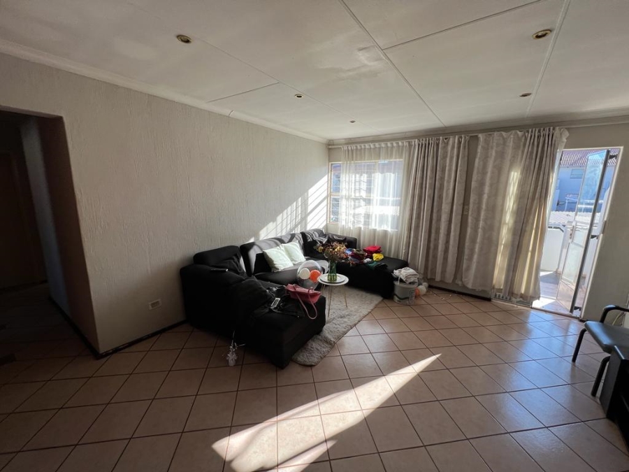 3 Bedroom Property for Sale in Die Hoewes Gauteng