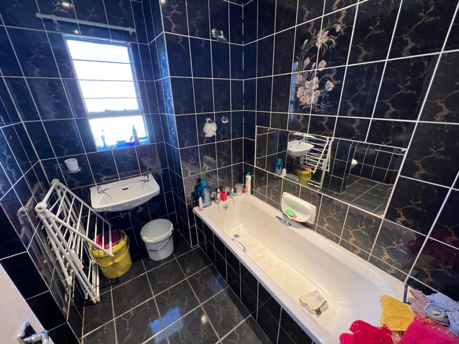 3 Bedroom Property for Sale in Die Hoewes Gauteng