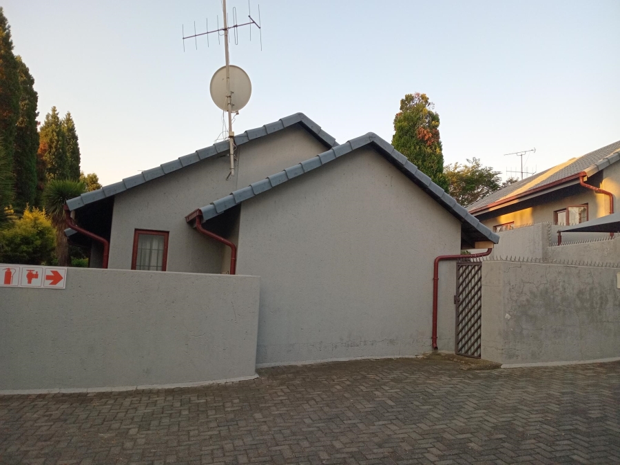 2 Bedroom Property for Sale in Corlett Gardens Gauteng