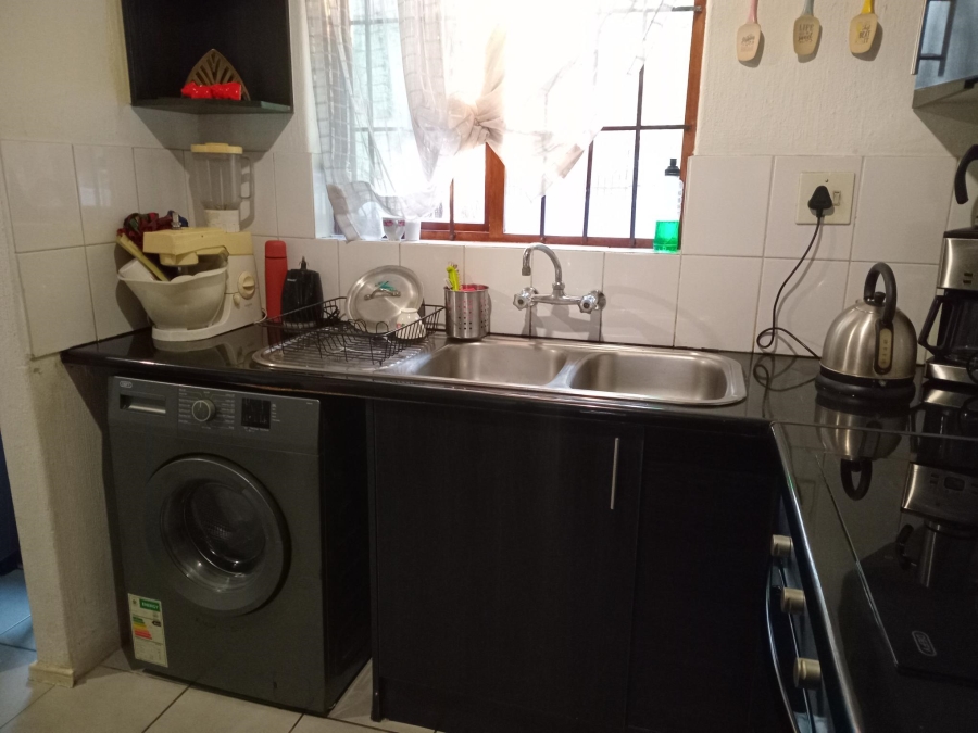 2 Bedroom Property for Sale in Corlett Gardens Gauteng