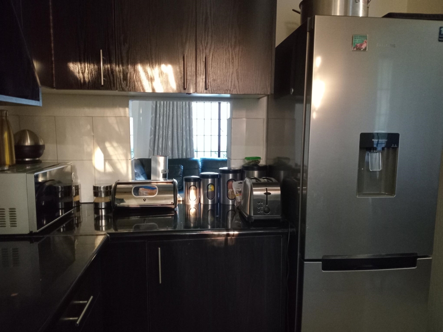 2 Bedroom Property for Sale in Corlett Gardens Gauteng